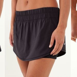 LULULEMON BREEZE BY SKIRT BLACK